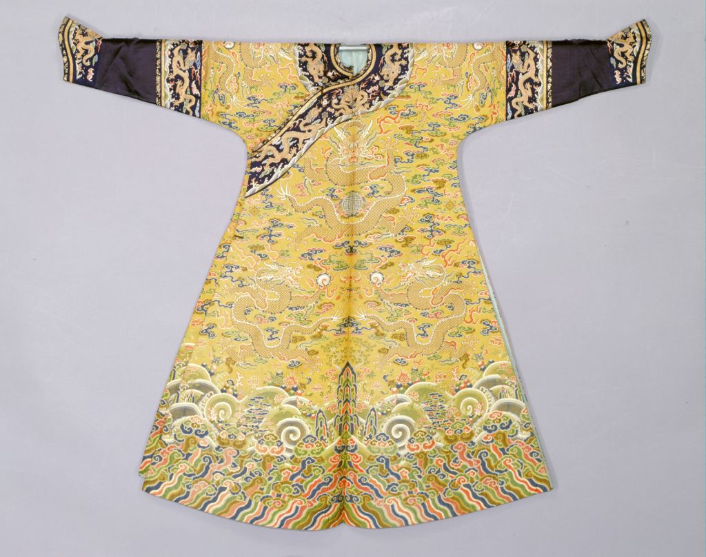 图片[1]-Bright Yellow Satin Makeup Flower Colored Cloud Golden Dragon Soft Dragon Robe-China Archive